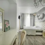 Carol Boutique & Ex Cornelia Hotel 3*