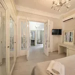 Carol Boutique & Ex Cornelia Hotel