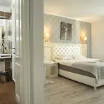 Hotel Carol Boutique - Cornelia 3*