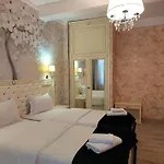 Carol Boutique & Ex Cornelia 3*