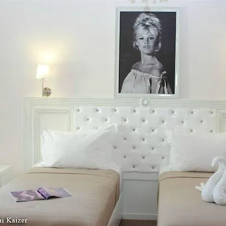 Carol Boutique & Ex Cornelia Hotel 3*