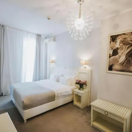 Cornelia Hotel 3*