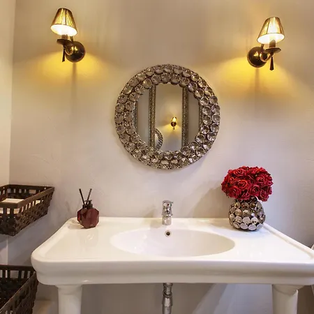 Carol Boutique & Ex Cornelia 3*