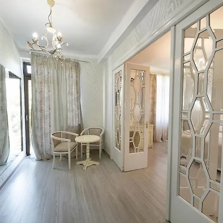 Carol Boutique & Ex Cornelia Bukarest