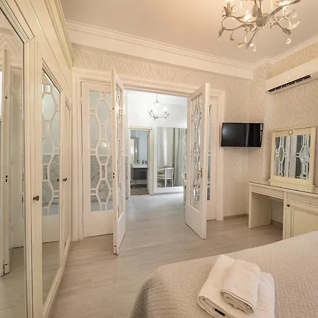 Carol Boutique & Ex Cornelia Hotel