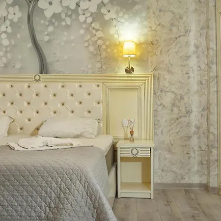 Carol Boutique & Ex Cornelia 3*