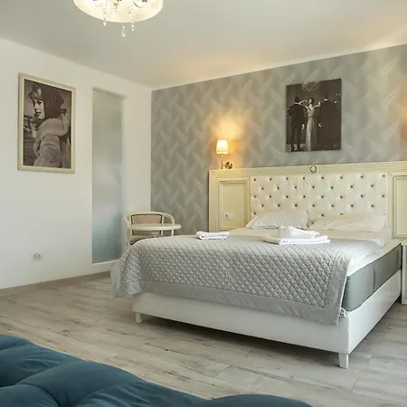 Carol Boutique & Ex Cornelia בוקרשט