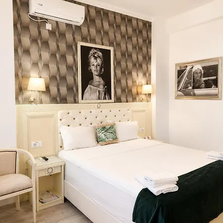Hotel Carol Boutique & 3*