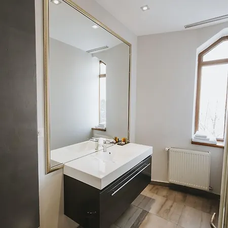 Carol Boutique & Ex Cornelia 布加勒斯特