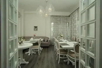 Carol Boutique & Ex Cornelia 3*