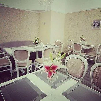 Hotel Cornelia 3*