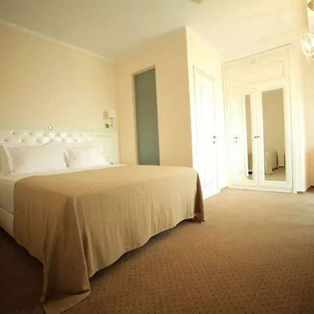 Carol Boutique & Ex Cornelia Hotel 3*