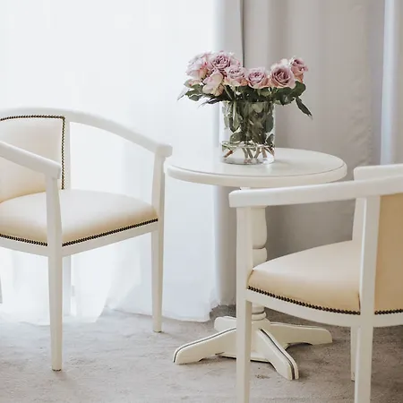 Carol Boutique & Ex Cornelia Hotel 3*