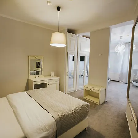 Hotel Carol Boutique & 3*
