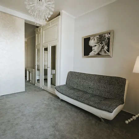 Cornelia Hotel