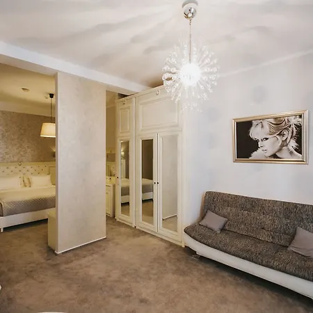 Carol Boutique & Ex Cornelia Hotel 3*