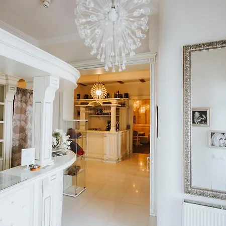 Carol Boutique & Ex Cornelia