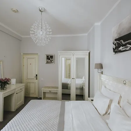 Carol Boutique & 3* Bucarest