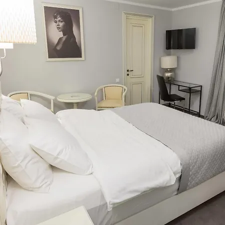 Cornelia Hotel 3*