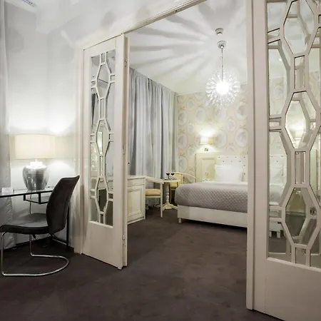 Carol Boutique & Ex Cornelia מלון