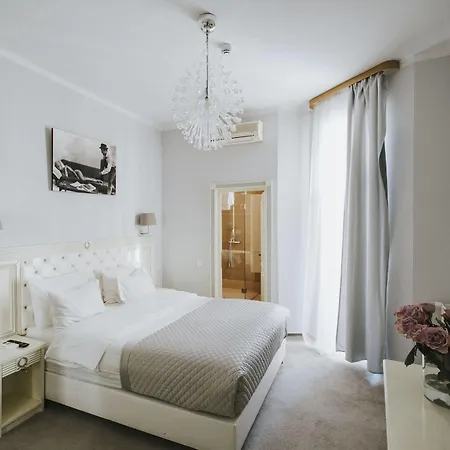 Carol Boutique & Ex Cornelia