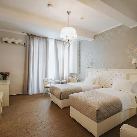 Carol Boutique & Bucarest