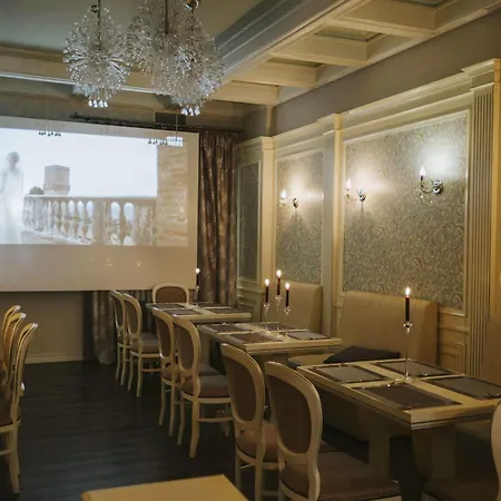 Hotel Cornelia 3*