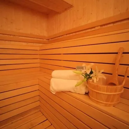 Carol Boutique & Ex Cornelia 3* בוקרשט