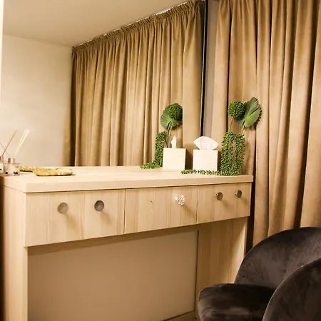 Cornelia Hotel