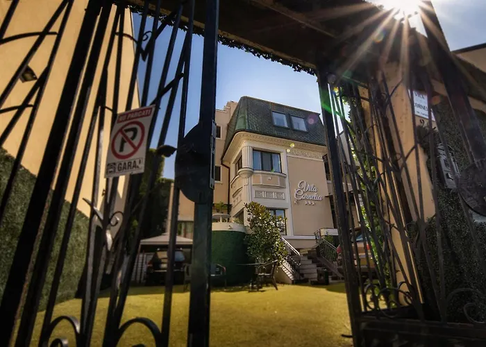 ホテル Carol Boutique & Ex Cornelia 3*