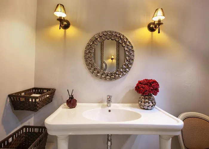 Carol Boutique - Cornelia 3*