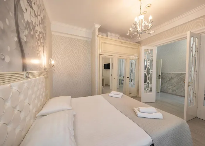 Carol Boutique - Cornelia Bucarest