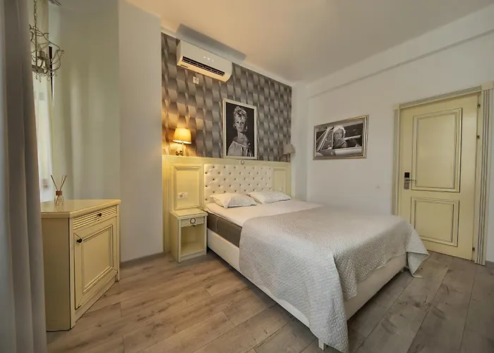 Hotel Carol Boutique & Ex Cornelia 3*