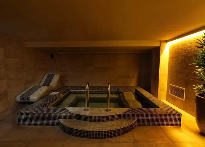 Carol Boutique & Ex Cornelia 부쿠레슈티