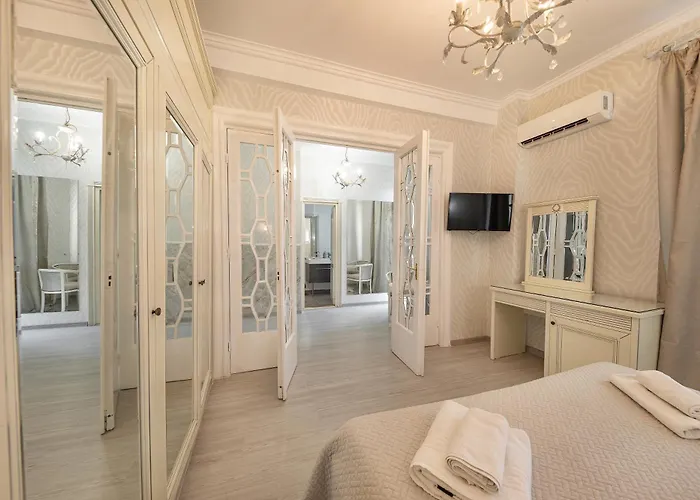 Carol Boutique - Cornelia Hotel