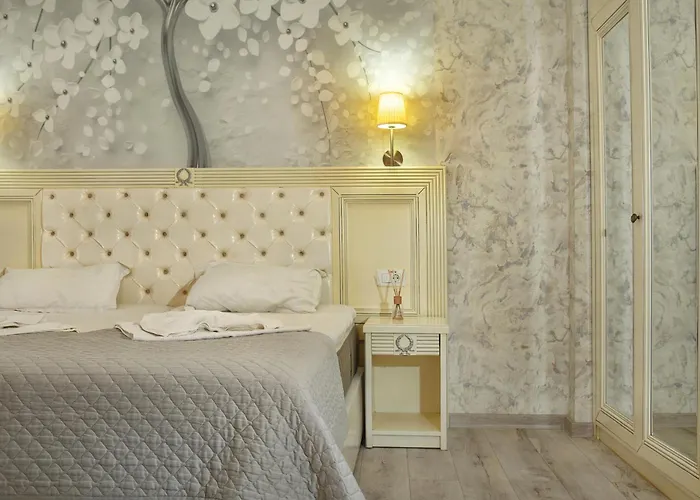 Carol Boutique - Cornelia 3*