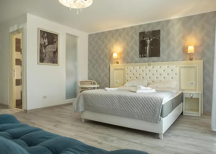 Carol Boutique & Ex Cornelia Bukarest