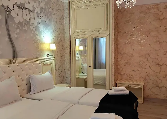 Carol Boutique - Cornelia 3*