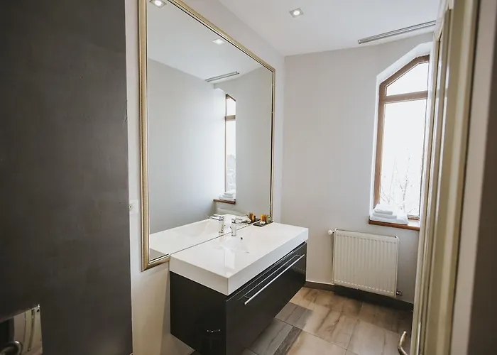 Carol Boutique - Cornelia Bucarest