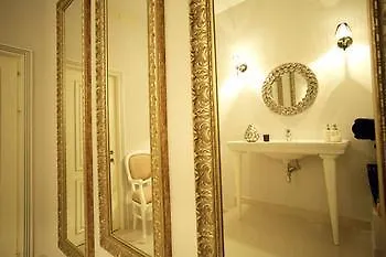 Carol Boutique & Ex Cornelia 3* Bukarest
