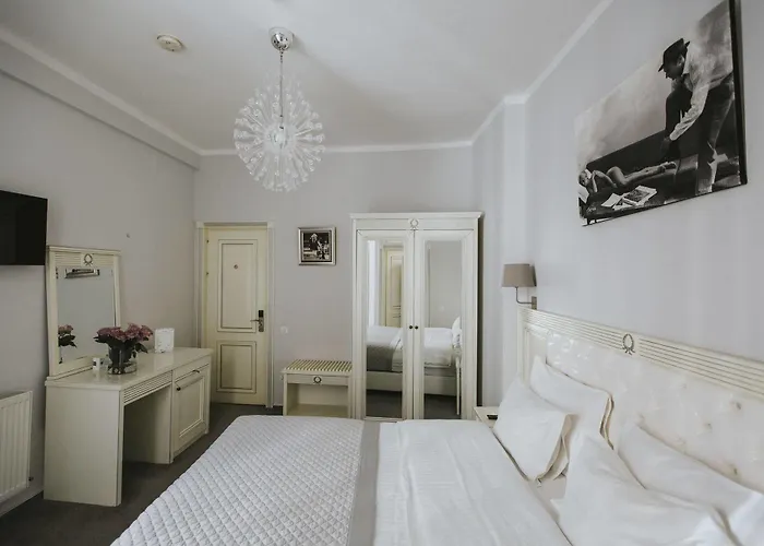 Carol Boutique & Ex Cornelia 3* Bukarest