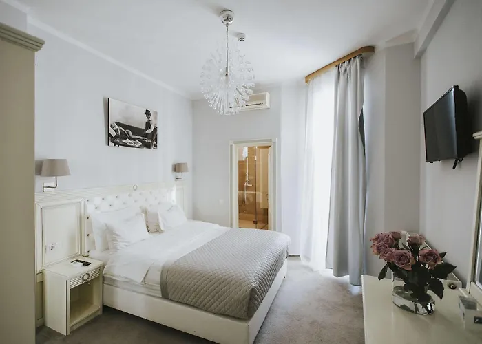 Carol Boutique - Cornelia