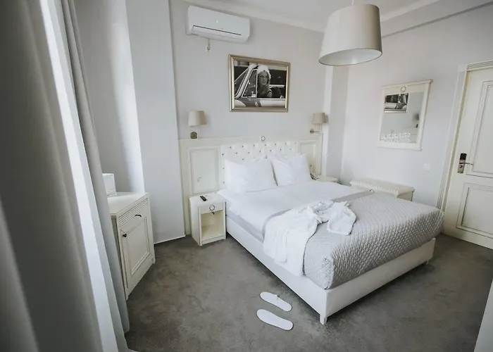 Carol Boutique & Ex Cornelia Hotel 3*