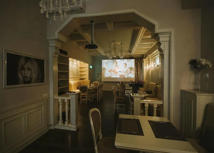 Carol Boutique & Ex Cornelia Hotel 3*