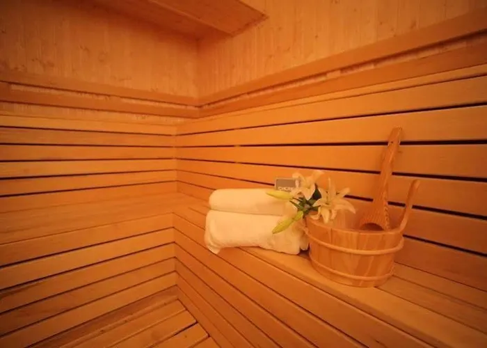 Carol Boutique & Ex Cornelia 3* ブカレスト