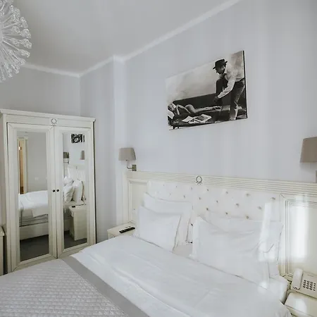 Cornelia Hotel