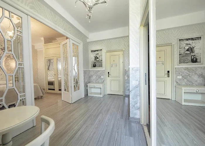 Carol Boutique - Cornelia