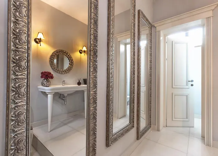 Carol Boutique - Cornelia Hotel