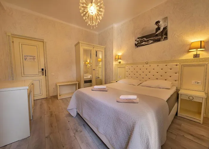 Carol Boutique & Ex Cornelia Hotel Bucureşti