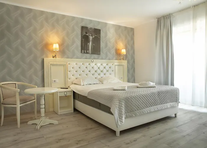 Carol Boutique & Ex Cornelia Hotel 3*